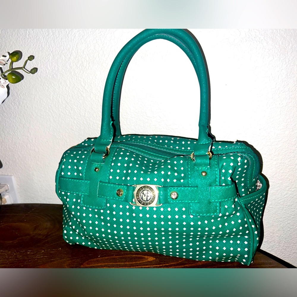 Beautiful Marc Fisher Green slouchy Bag!
